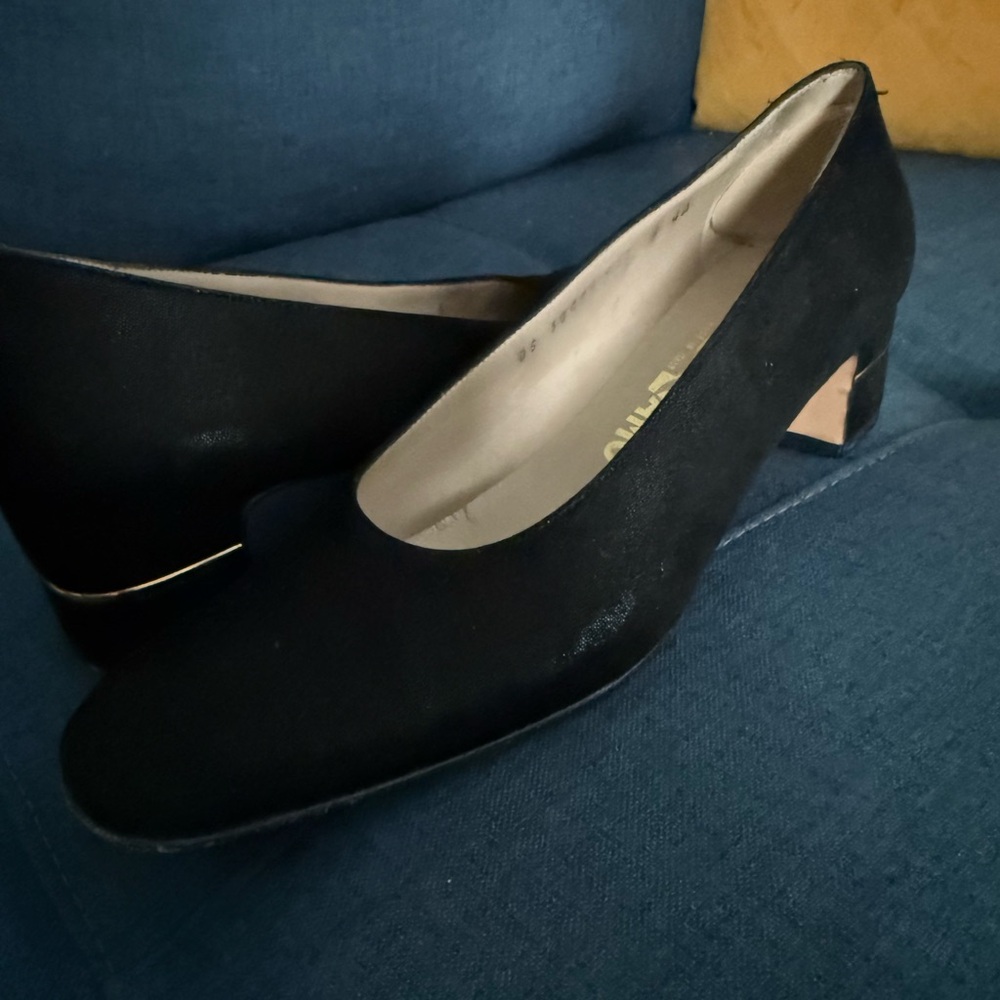 EUC Salvatore Ferragamo Black Shimmer Suede Pumps
